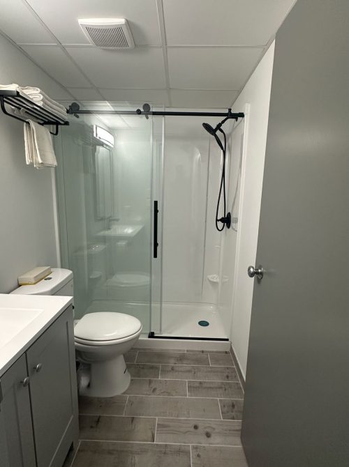 Lancaster Lincoln Inn Guest Suite Bathroom